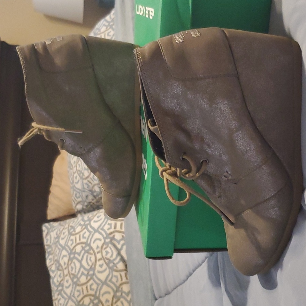 Toms Beige/Metallic Wedges